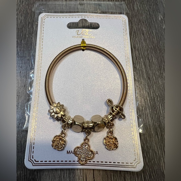 Unlimited Beauty Care Jewelry - Gold Clover Floral Charm Bracelet NWT Unlimited Beauty Care Accessories Chunky